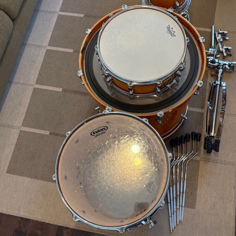 Mapex Pro-M  PM728SU sunshine Drum set maple shell/ ensemble de tambours en érable - used
