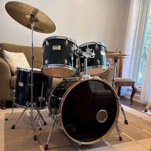 Mapex Venus Drum/Batterie  set kit/ensemble with/Avec Zildjian cymbal(e)s - used/usagée