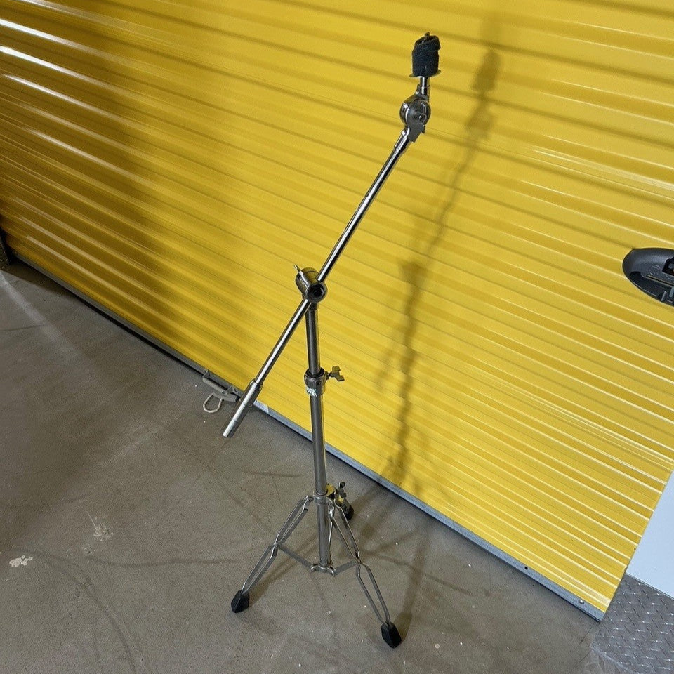 Network long boom stand - used/usagé